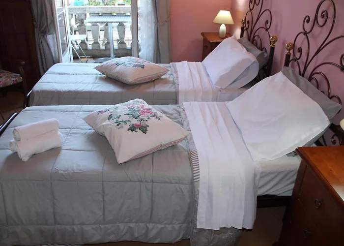 Duca\'S Guest House